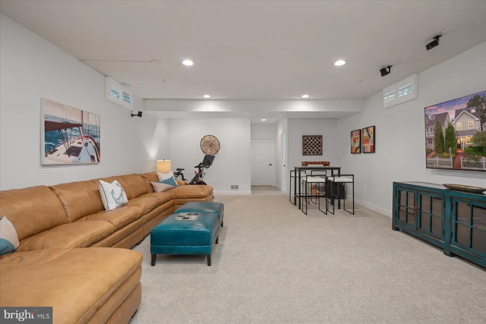 820 BAY RIDGE AVENUE Annapolis, MD 21403
