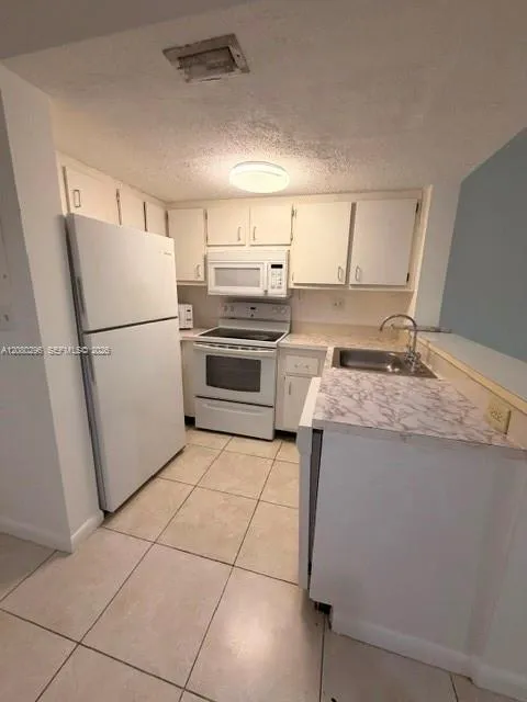 8670 NW 6th Ln #4-201 Miami, FL 33126