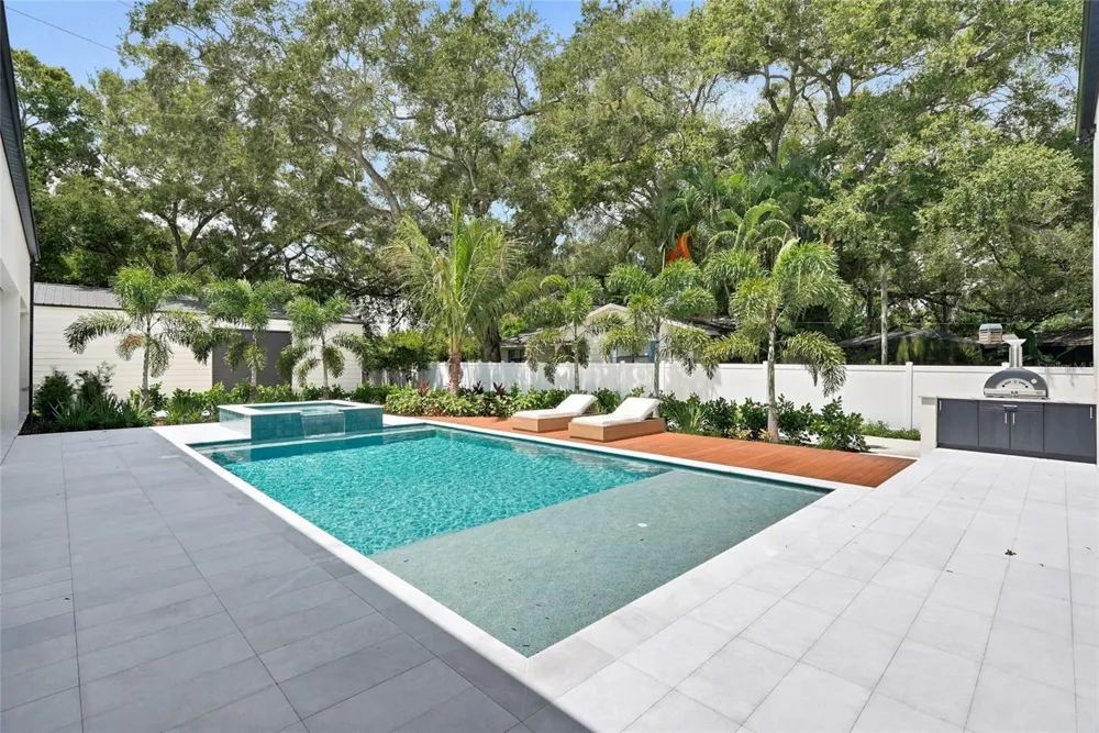 10040 59TH AVENUE St Petersburg, FL 33708