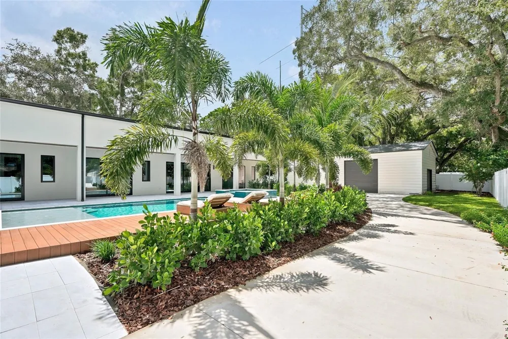 10040 59TH AVENUE St Petersburg, FL 33708