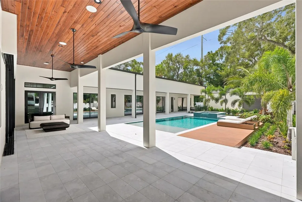 10040 59TH AVENUE St Petersburg, FL 33708