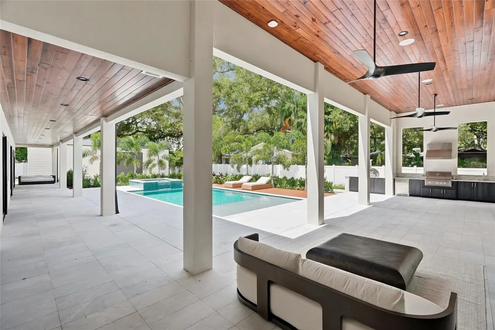 10040 59TH AVENUE St Petersburg, FL 33708
