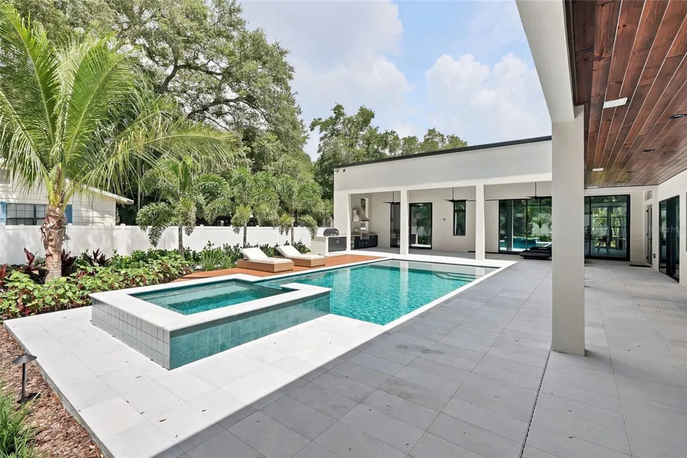 10040 59TH AVENUE St Petersburg, FL 33708