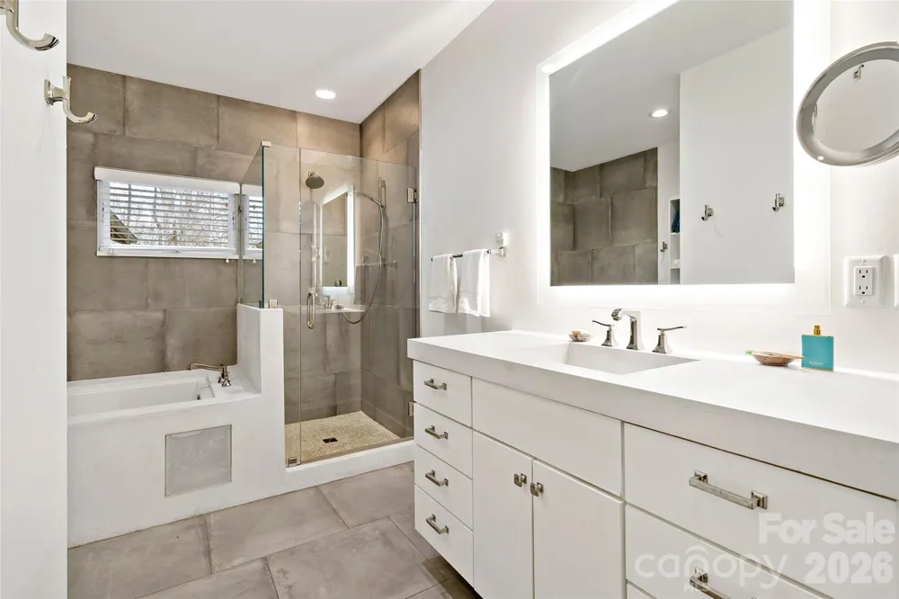 27 Hawberry Court Asheville, NC 28805