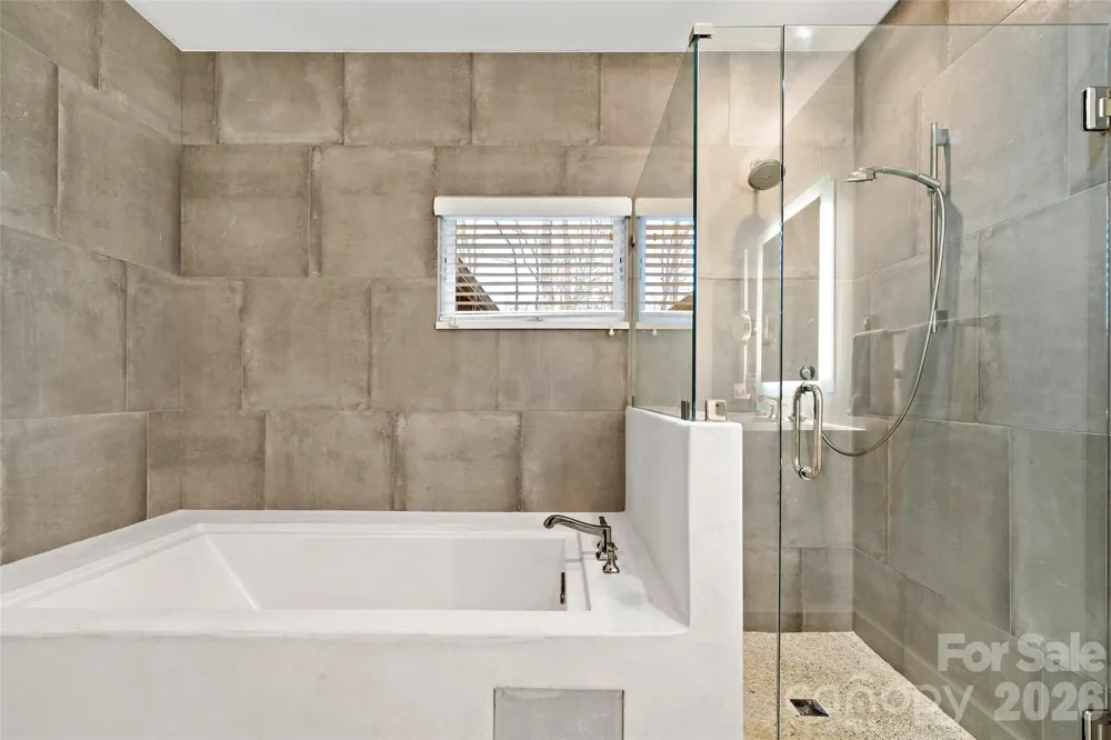 27 Hawberry Court Asheville, NC 28805