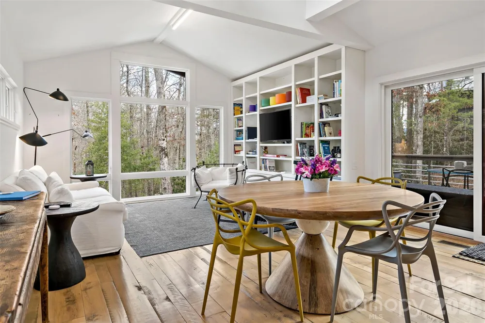 27 Hawberry Court Asheville, NC 28805