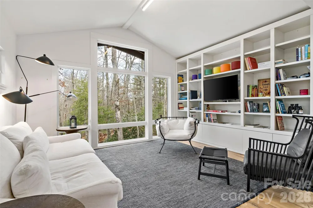 27 Hawberry Court Asheville, NC 28805