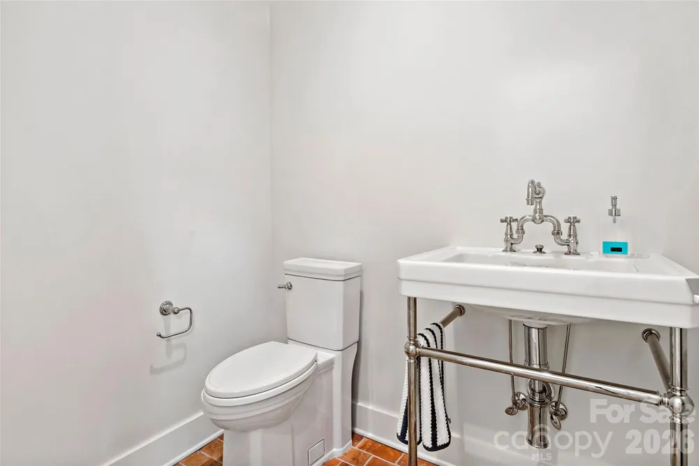 27 Hawberry Court Asheville, NC 28805