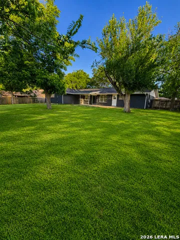 641 Richfield Dr. Windcrest, TX 78239
