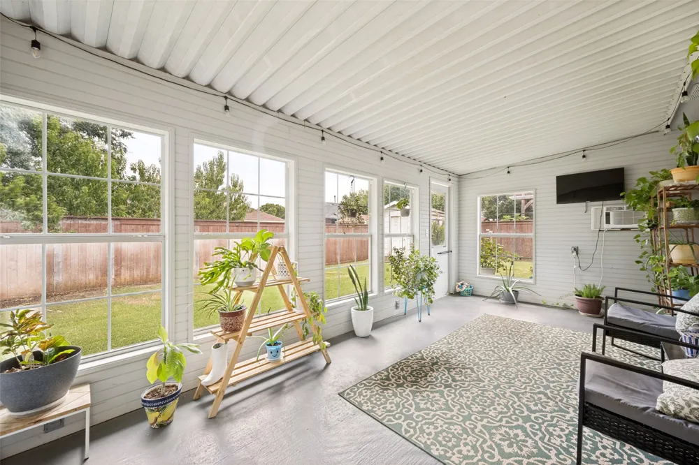 3302 Cliff Oaks Drive Corinth, TX 76210
