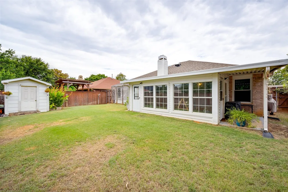 3302 Cliff Oaks Drive Corinth, TX 76210