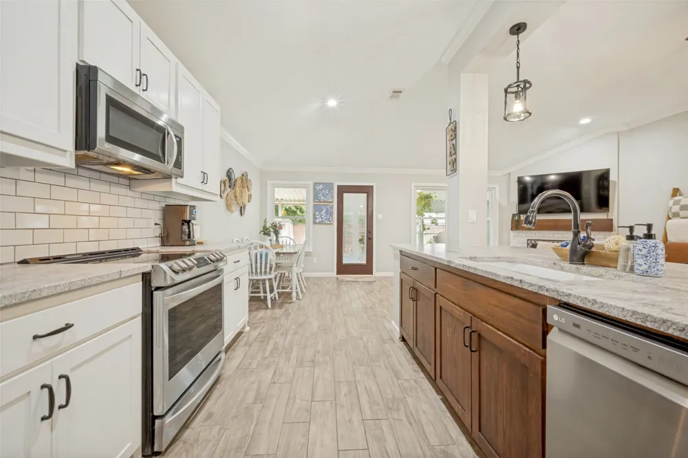 3302 Cliff Oaks Drive Corinth, TX 76210
