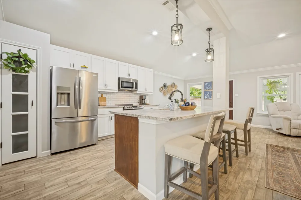 3302 Cliff Oaks Drive Corinth, TX 76210