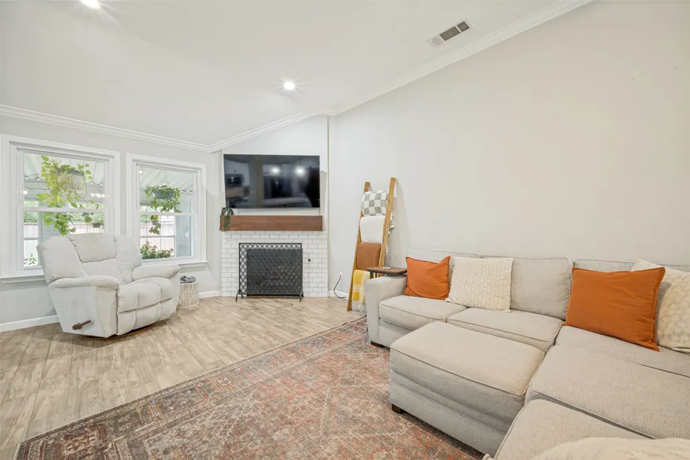 3302 Cliff Oaks Drive Corinth, TX 76210