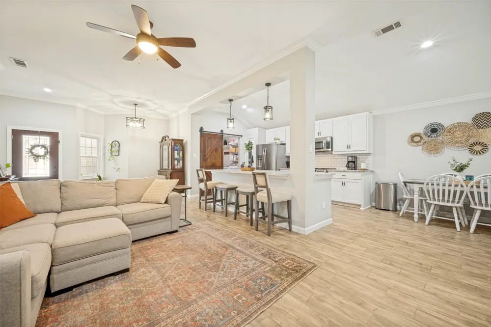 3302 Cliff Oaks Drive Corinth, TX 76210