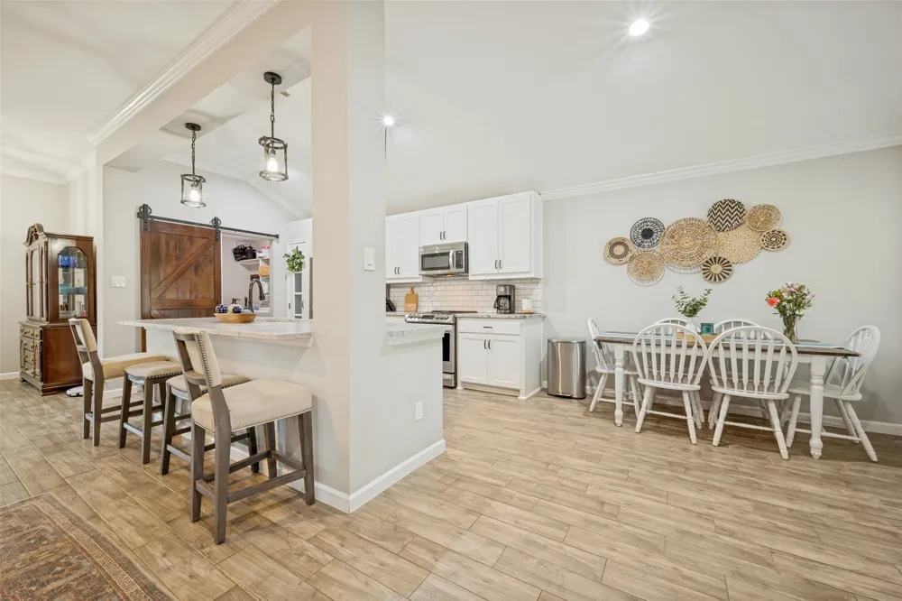 3302 Cliff Oaks Drive Corinth, TX 76210