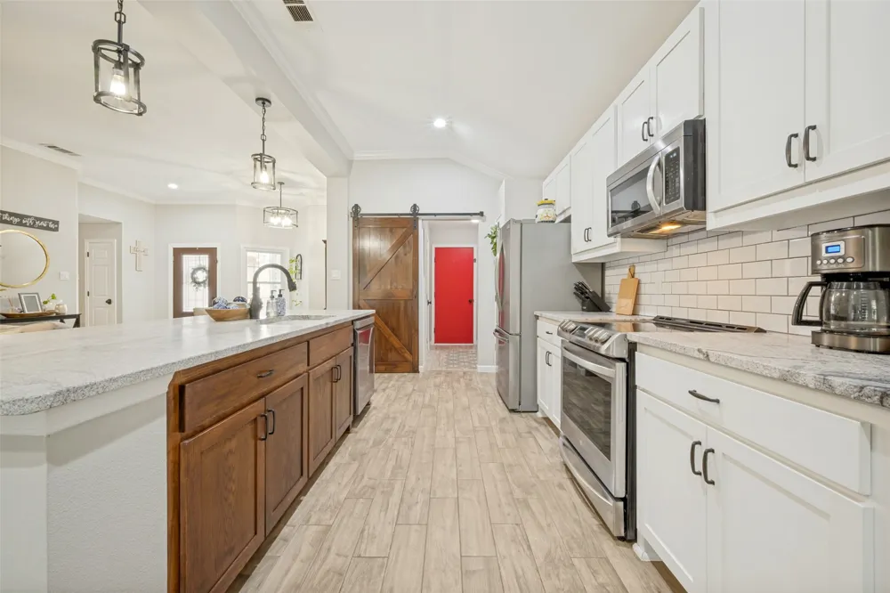 3302 Cliff Oaks Drive Corinth, TX 76210