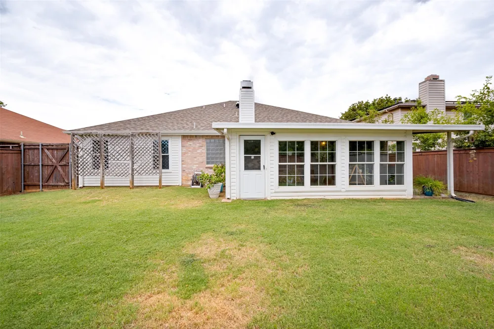 3302 Cliff Oaks Drive Corinth, TX 76210