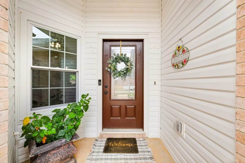 3302 Cliff Oaks Drive Corinth, TX 76210