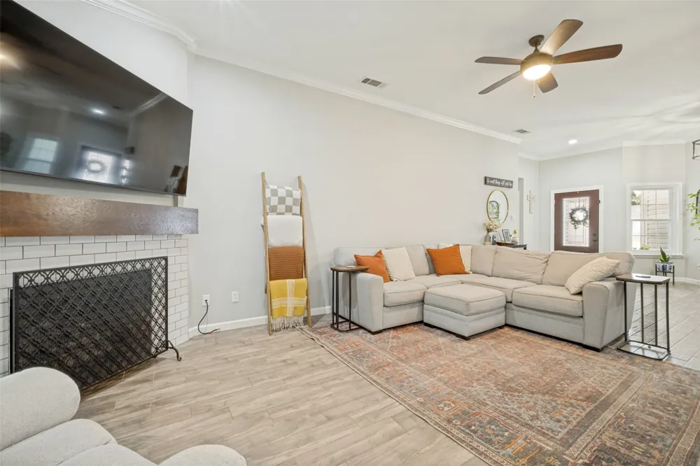 3302 Cliff Oaks Drive Corinth, TX 76210