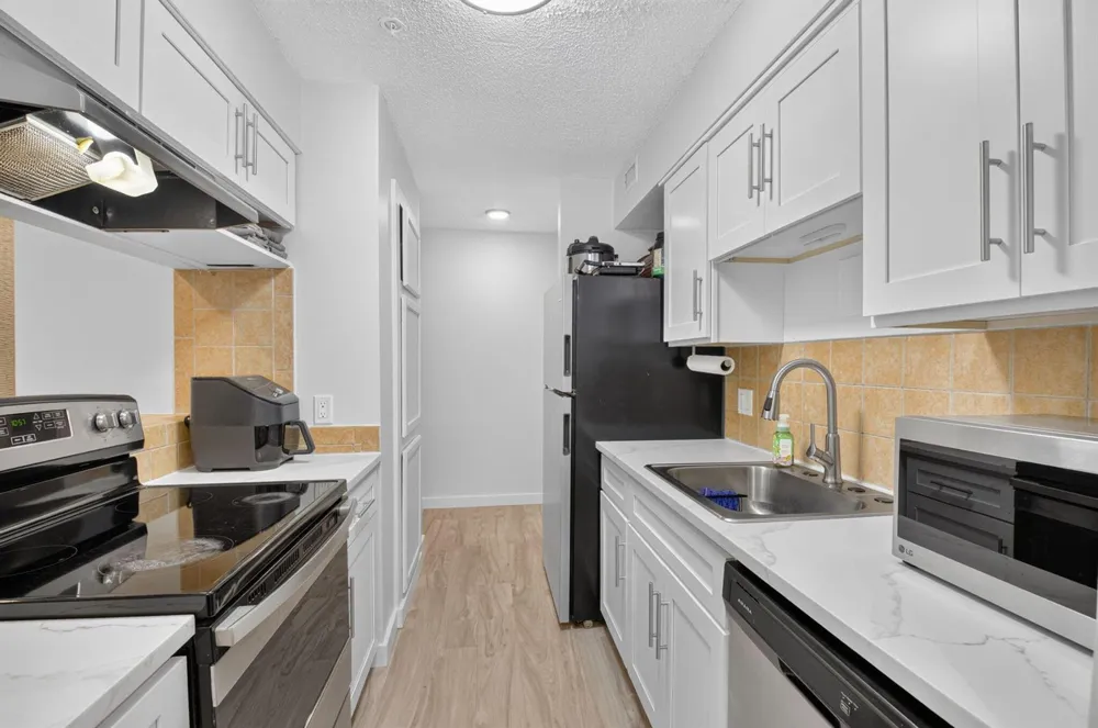 2305 CONGRESS AVENUE #21 Boynton Beach, FL 33426