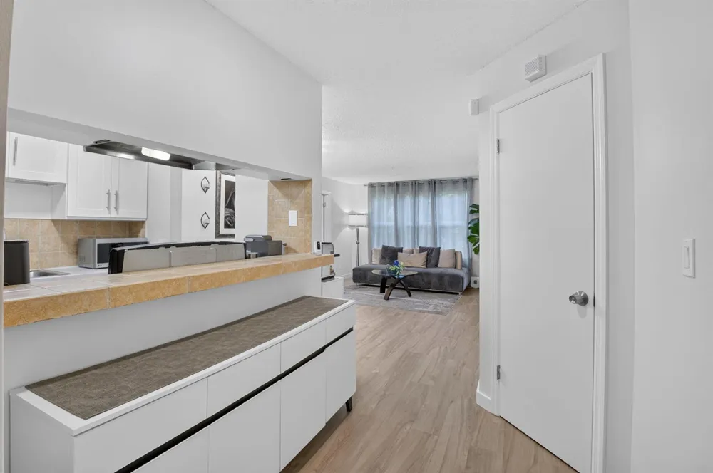 2305 CONGRESS AVENUE #21 Boynton Beach, FL 33426
