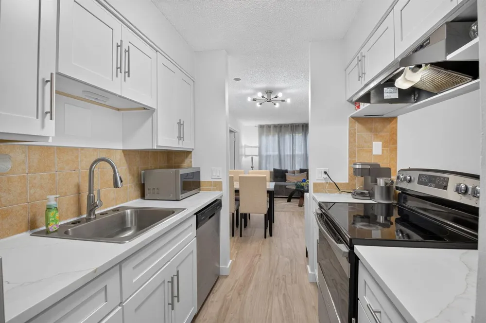 2305 CONGRESS AVENUE #21 Boynton Beach, FL 33426