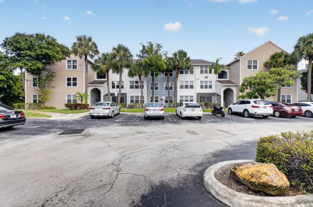 2305 CONGRESS AVENUE #21 Boynton Beach, FL 33426