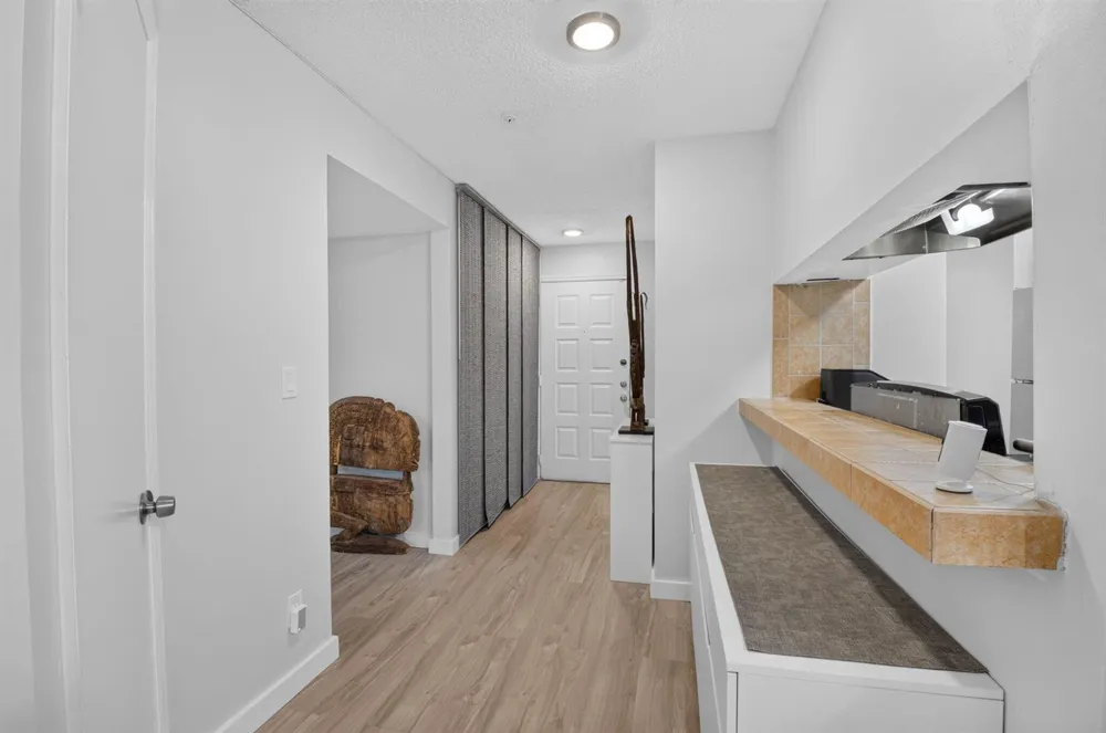 2305 CONGRESS AVENUE #21 Boynton Beach, FL 33426