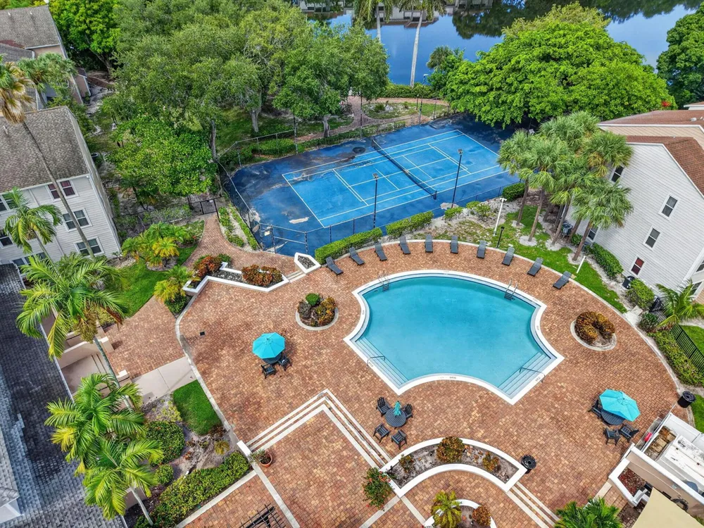 2305 CONGRESS AVENUE #21 Boynton Beach, FL 33426