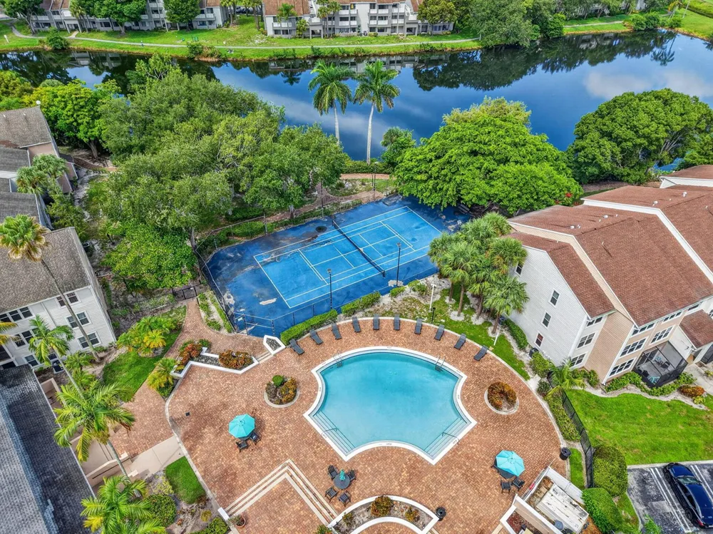 2305 CONGRESS AVENUE #21 Boynton Beach, FL 33426