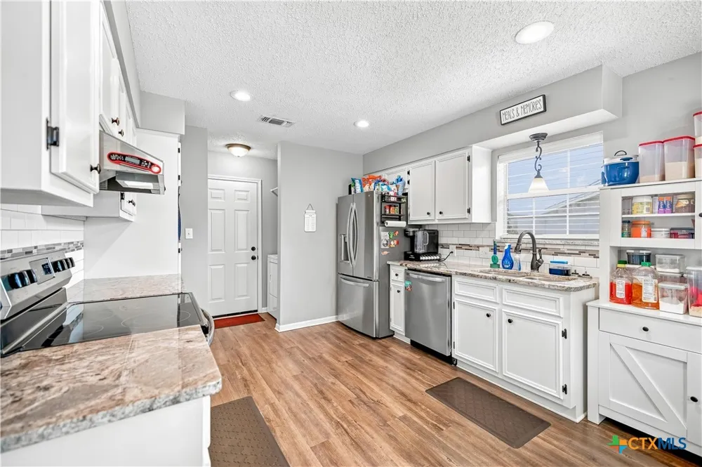 504 Canadian Victoria, TX 77905