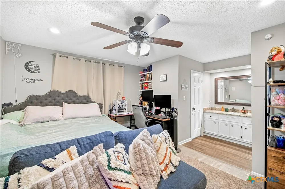 504 Canadian Victoria, TX 77905