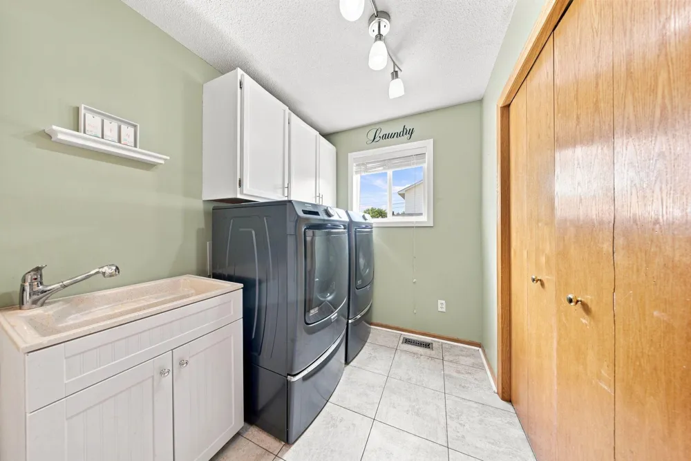 10268 Windrose Curve Elko New Market, MN 55020