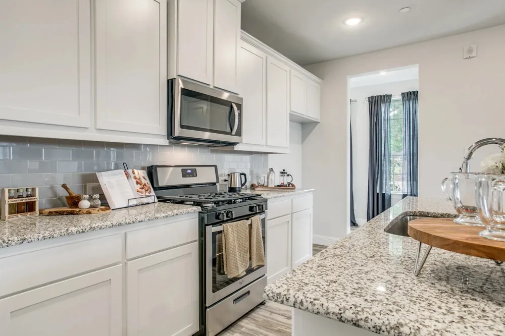 935 Ponds Edge Lane Euless, TX 76040
