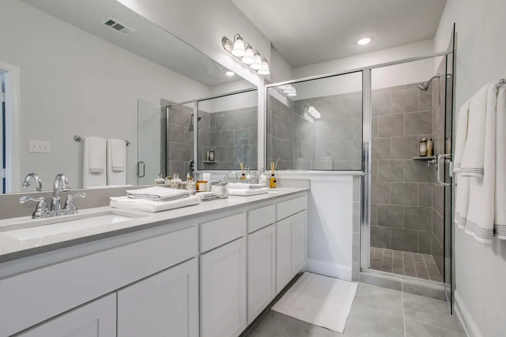 935 Ponds Edge Lane Euless, TX 76040