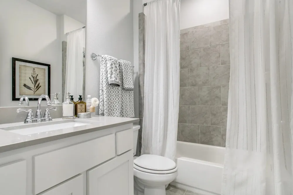 935 Ponds Edge Lane Euless, TX 76040