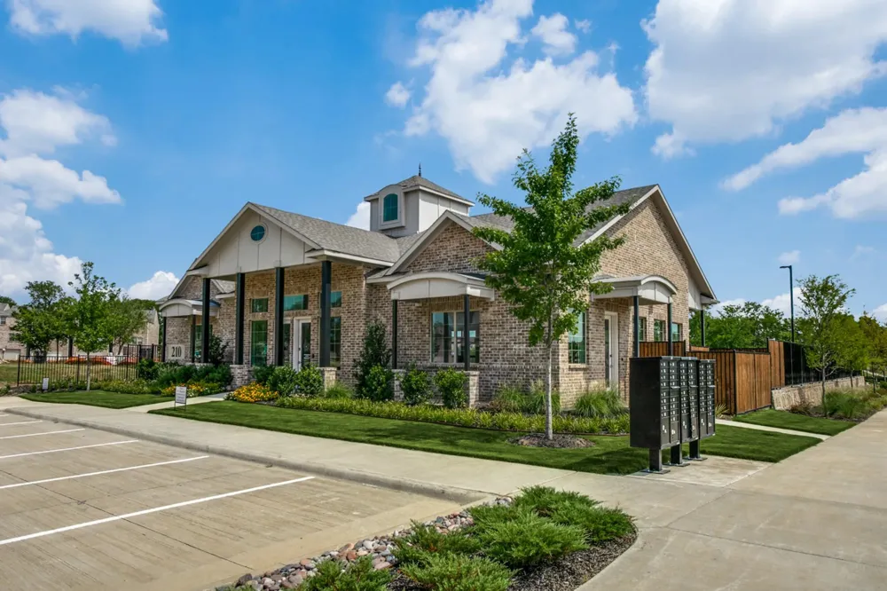 935 Ponds Edge Lane Euless, TX 76040