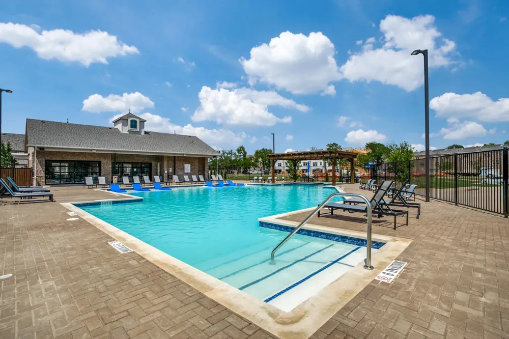 935 Ponds Edge Lane Euless, TX 76040