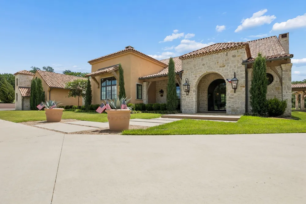 4111 Howard Road Waxahachie, TX 75165