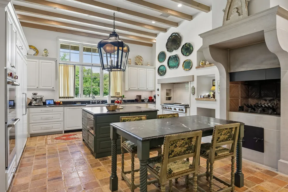 4111 Howard Road Waxahachie, TX 75165
