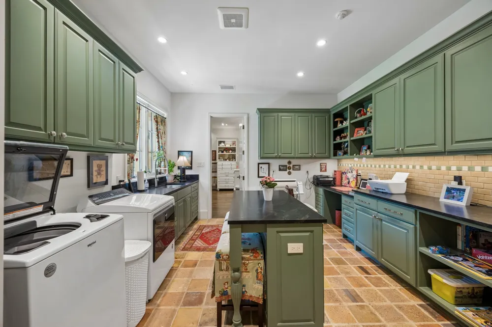 4111 Howard Road Waxahachie, TX 75165