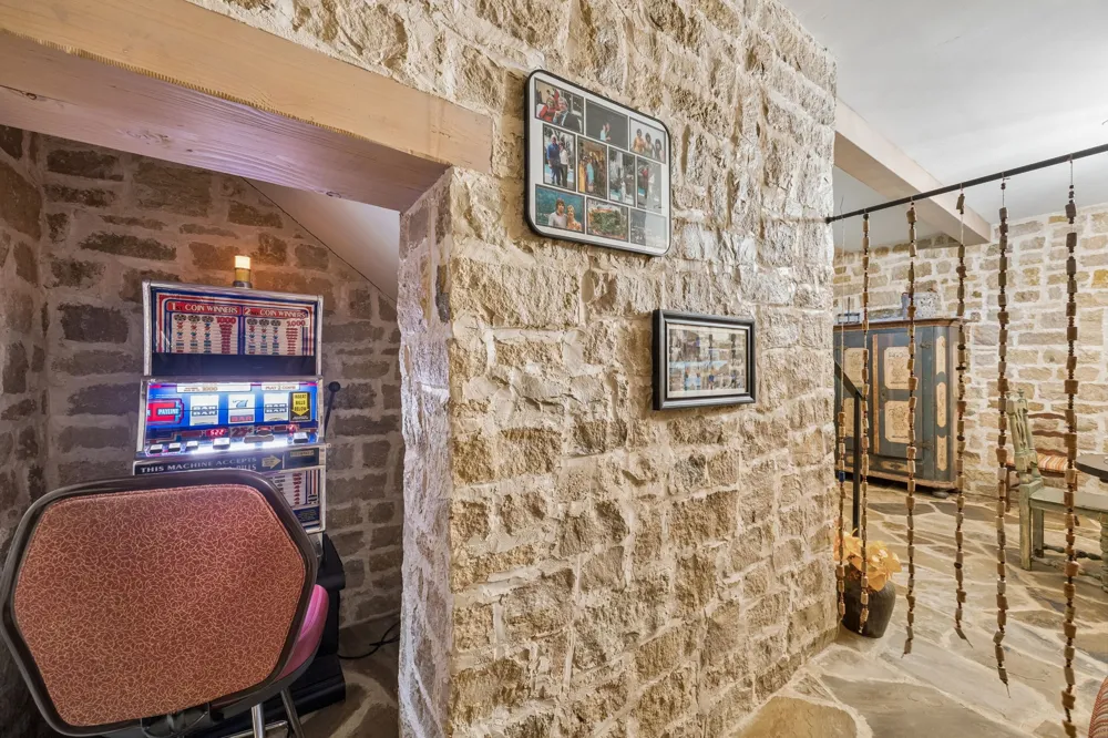 4111 Howard Road Waxahachie, TX 75165