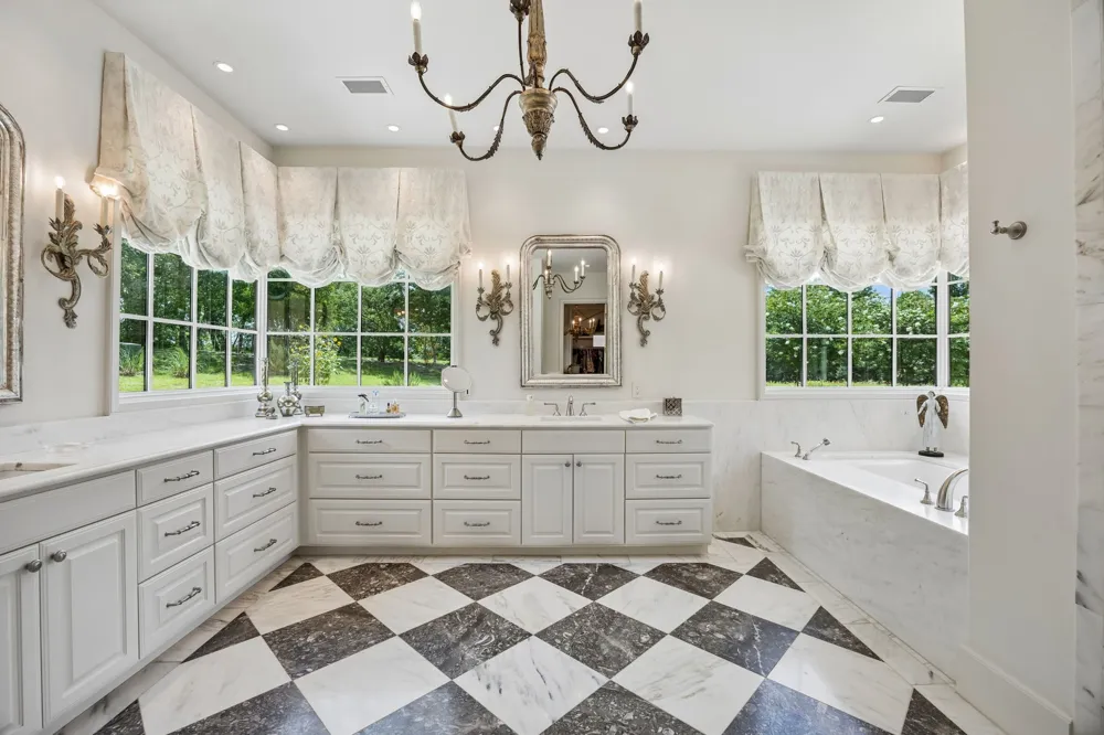 4111 Howard Road Waxahachie, TX 75165