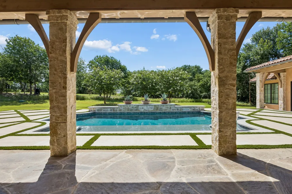 4111 Howard Road Waxahachie, TX 75165