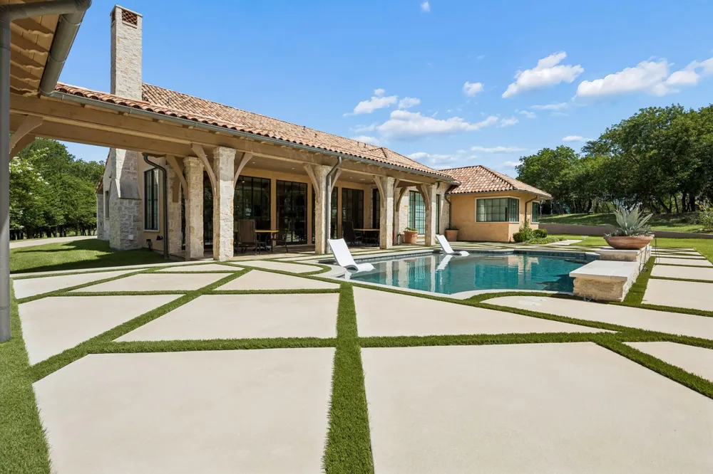 4111 Howard Road Waxahachie, TX 75165