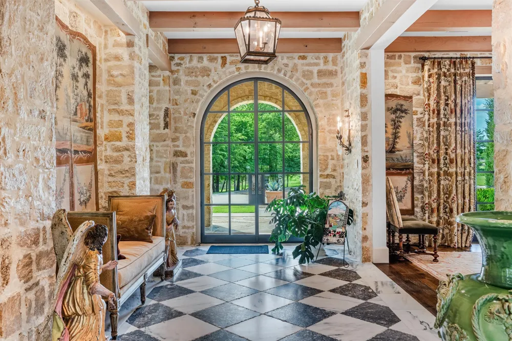 4111 Howard Road Waxahachie, TX 75165