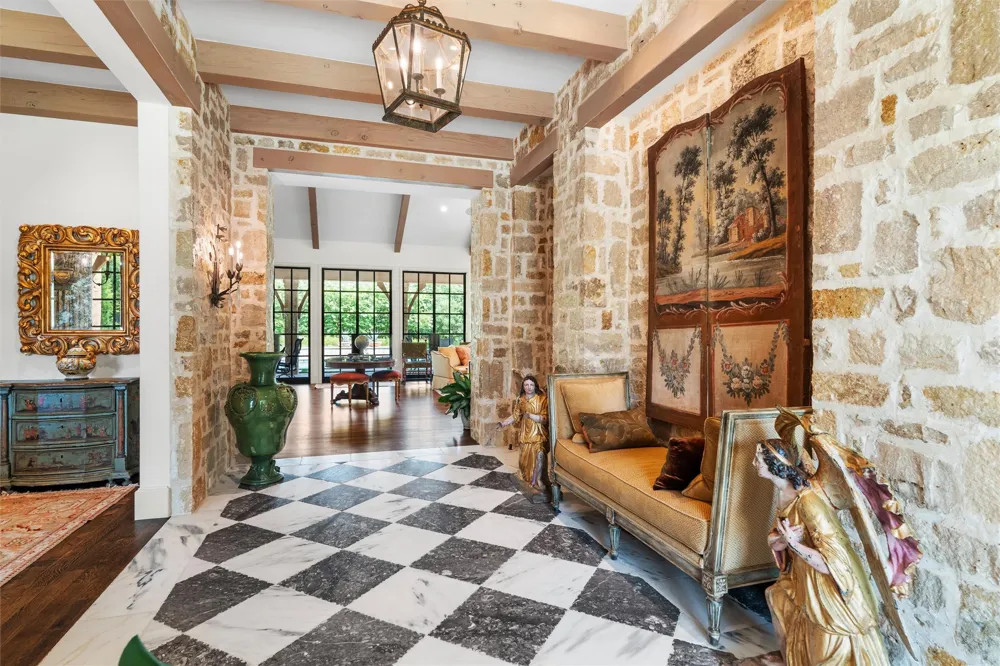 4111 Howard Road Waxahachie, TX 75165