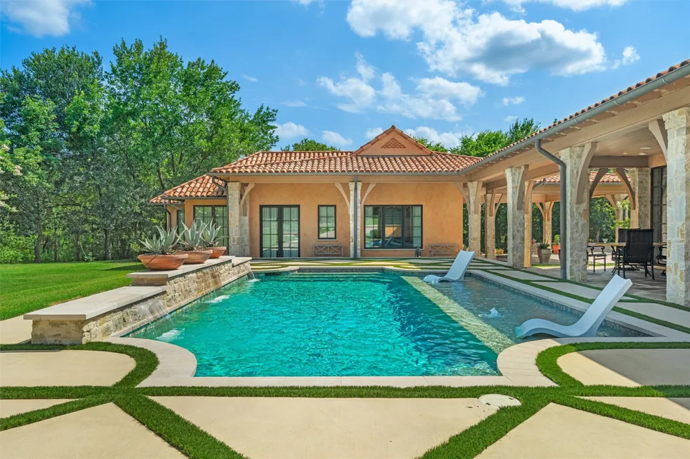 4111 Howard Road Waxahachie, TX 75165