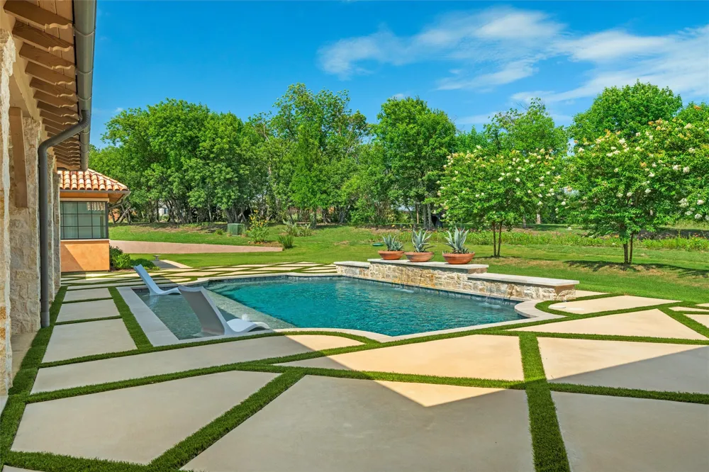 4111 Howard Road Waxahachie, TX 75165